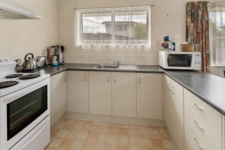 2/12 Cobham Crescent Stoke_6