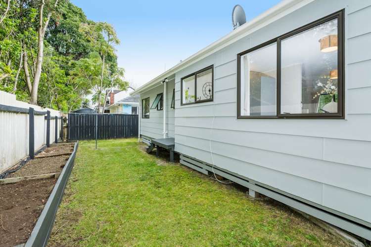 2/22 Northcote Road Takapuna_10