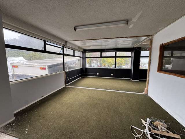 Office/121 Eastern Hutt Road Taita_1
