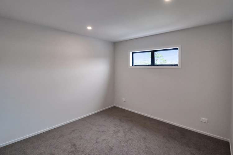 B/137 Whites Line East 1369_8