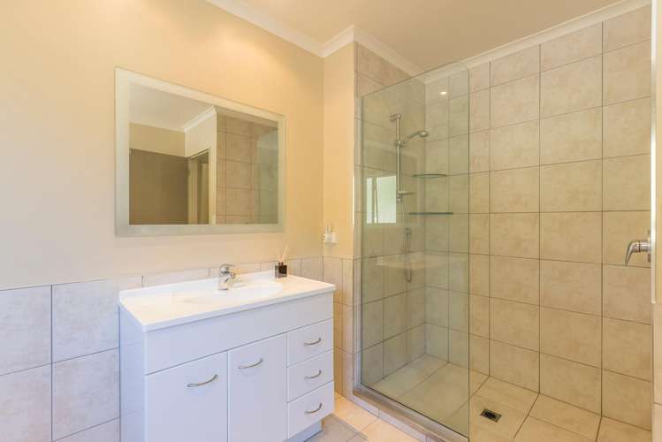 5/8 Wellington Road Paekakariki_10