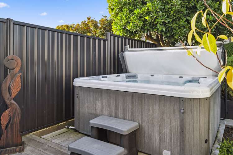 10 Crowther Terrace Waipahihi_17