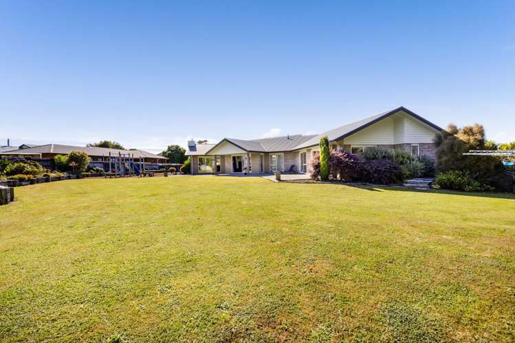 1 Elizabeth Grove Stratford_42