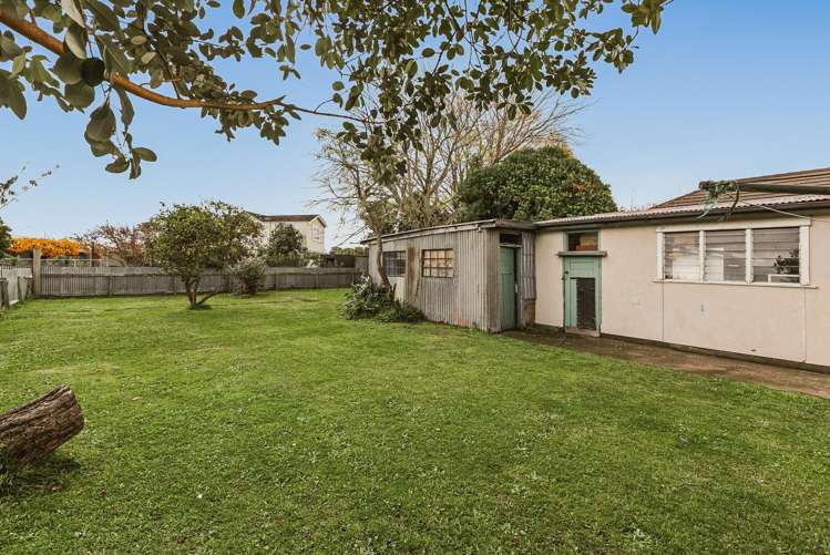 809 Maitland Crescent Mayfair_16