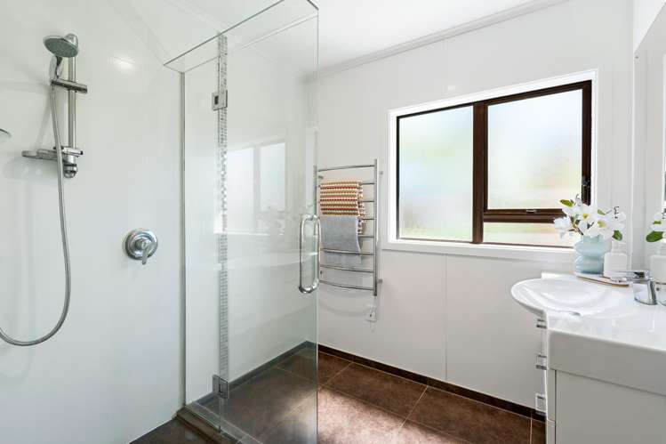 19 Sunrise Avenue Murrays Bay_17