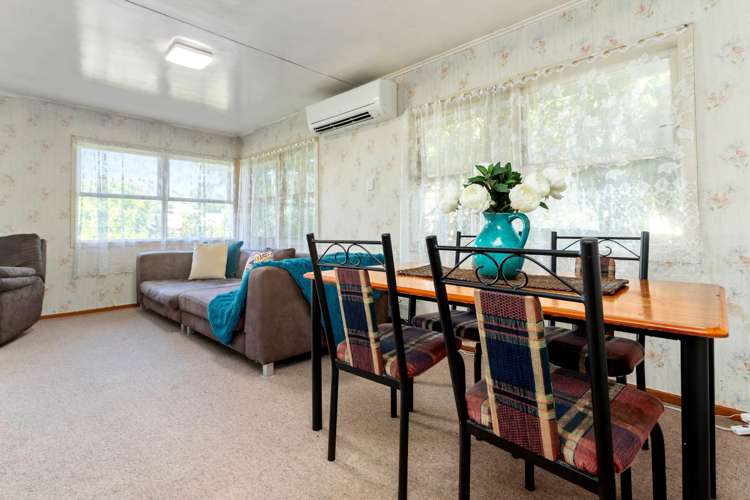 26 Crown Crescent Otara_9