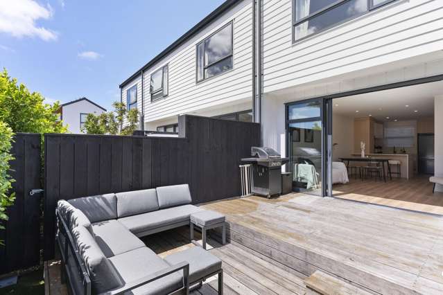 Modern Ease, Everyday Living