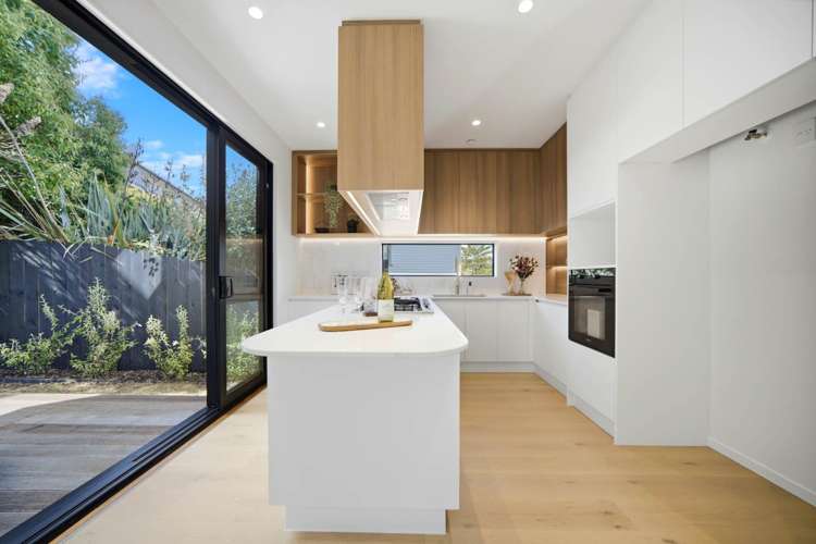 2/1 Montana Avenue_5