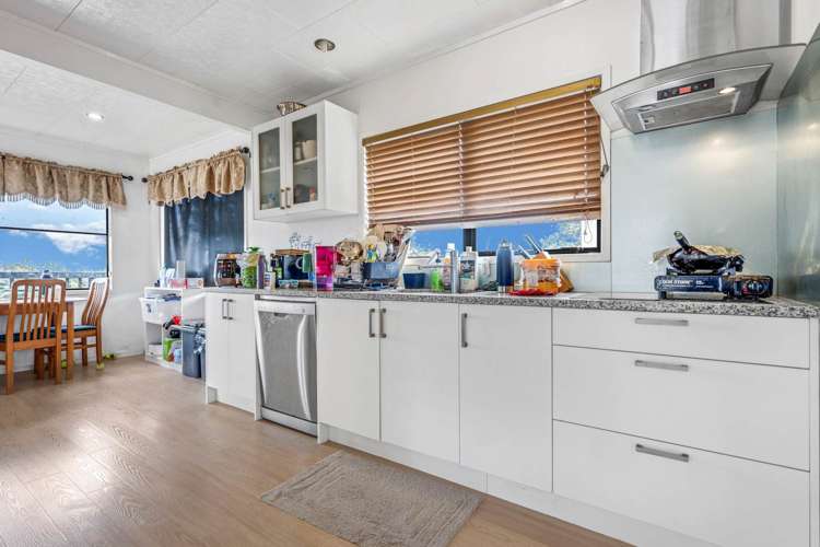 13 Gosford Drive Botany Downs_6