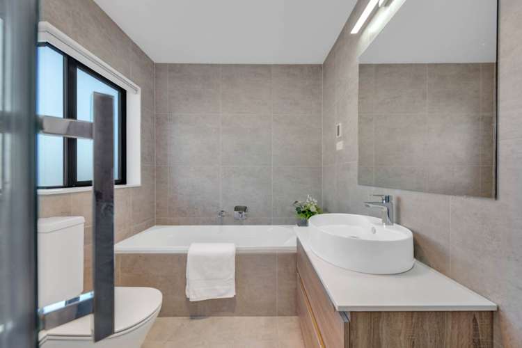 66 Donegal Park Drive Flat Bush_18