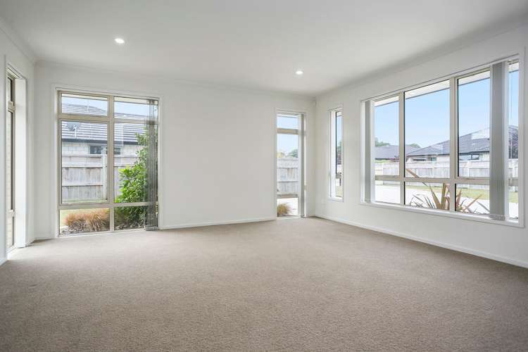 31 Plescher Crescent Leamington_7