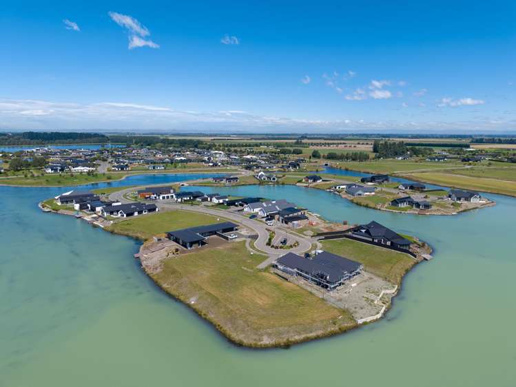 27 Bridgewater Quay Lake Hood_14