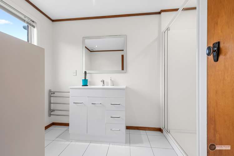 92b Dowse Drive Maungaraki_15