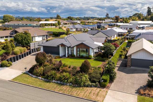 Modern Four Bedroom in Prime Position