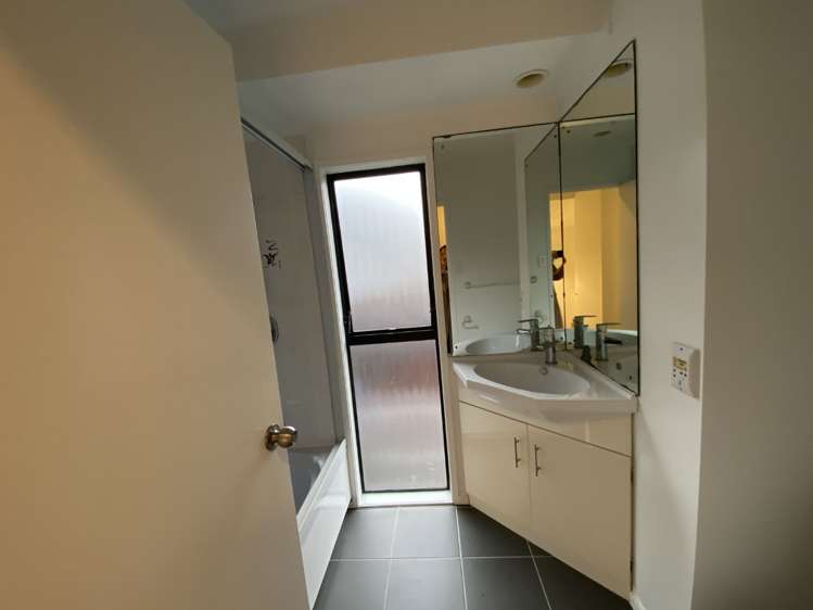 8E Rangiatea Rd 1662_13