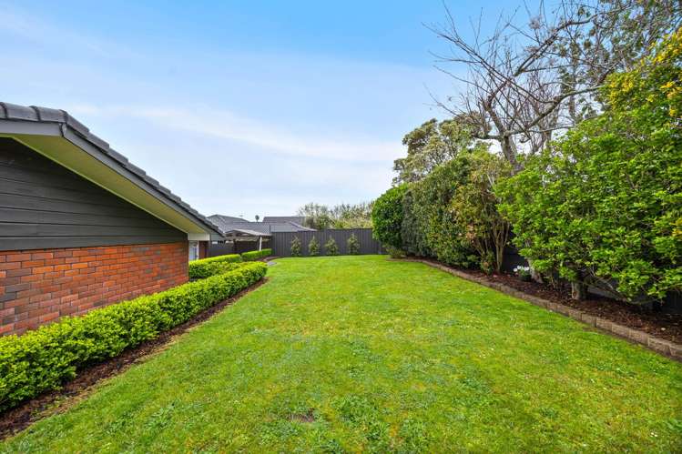 6 Camira Place Botany Downs_31
