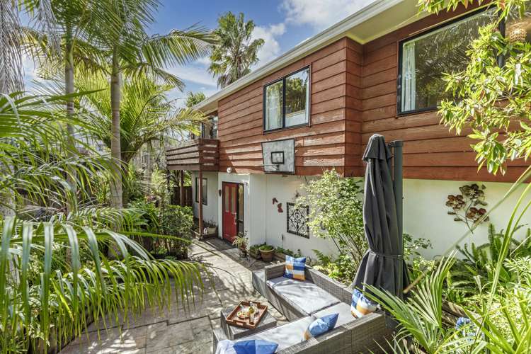 8 Thalia Place Totara Vale_2