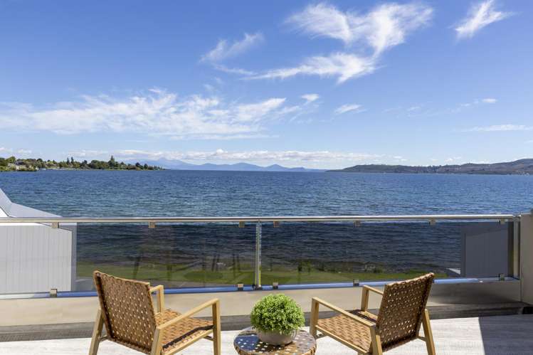 2/227 Lake Terrace Waipahihi_10