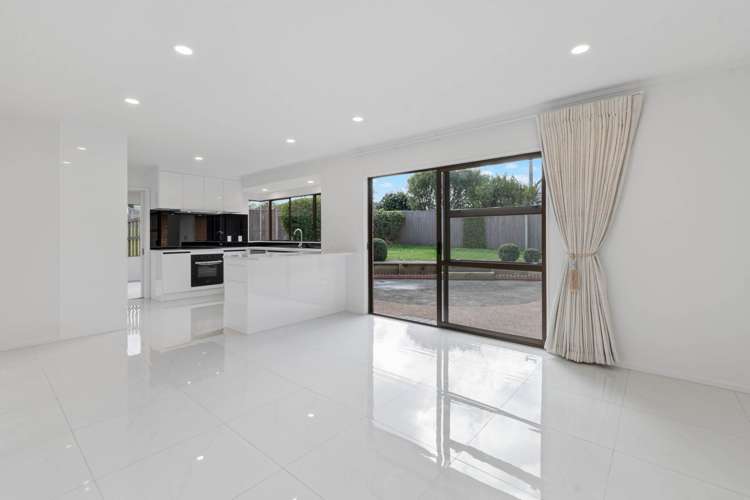 73 Mirrabooka Avenue Botany Downs_2
