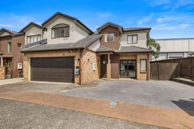 Modern Family Home in Prime East Tāmaki Location
