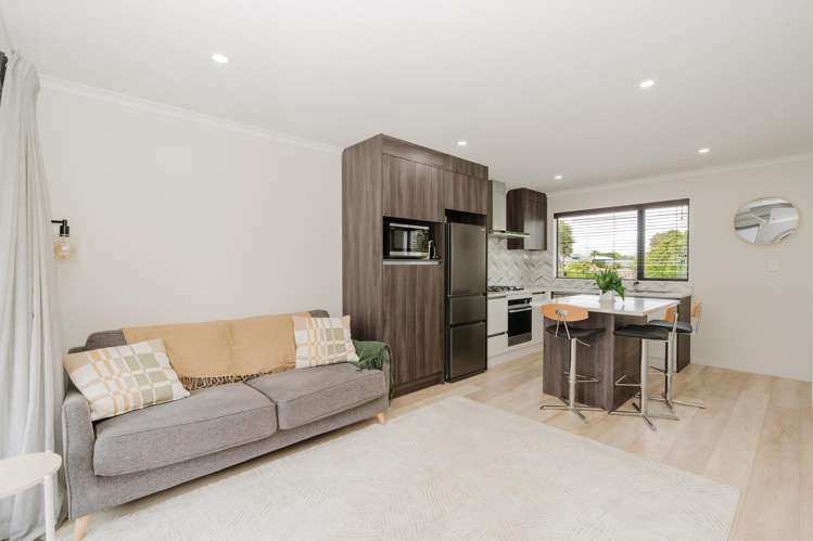 2/11 Gazeley Avenue Silverdale_4