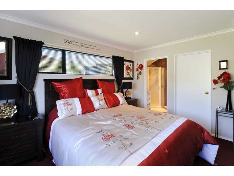 36 Olympus Way Richmond_12