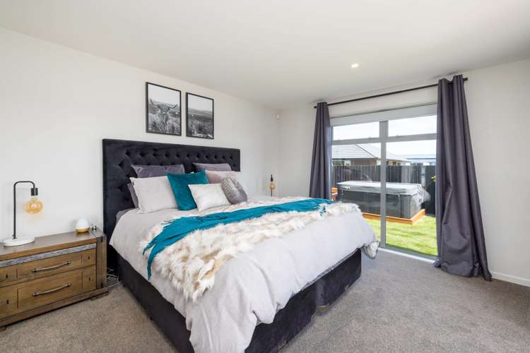 21 Flaxon Place Burwood_11