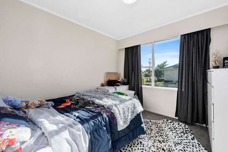 18 Sequoia Crescent Owhata_9