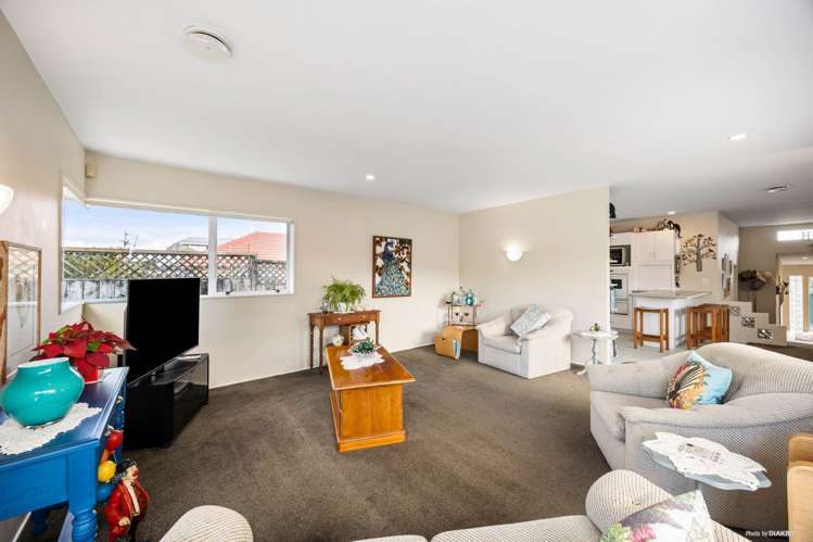 2/10 Dunn Place Farm Cove_10