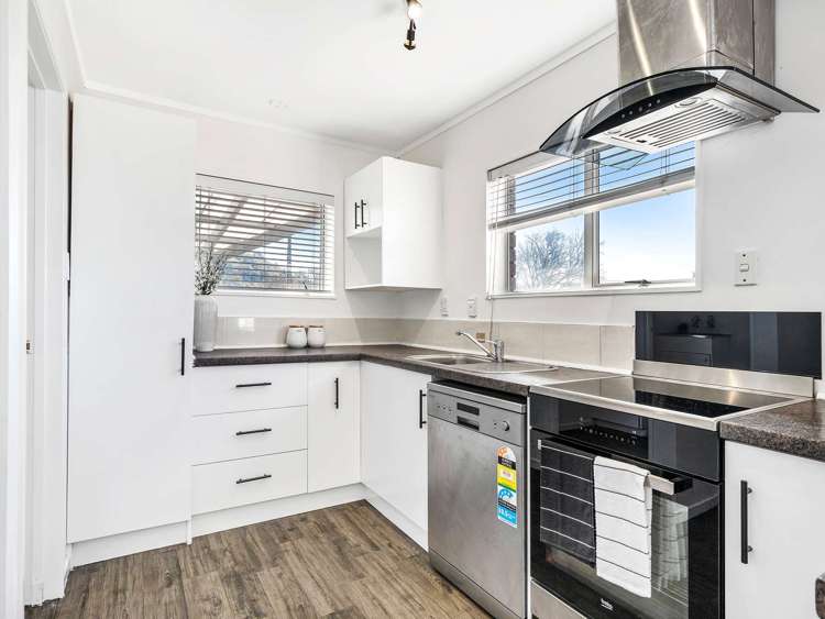 15 May Road Mangakakahi_1