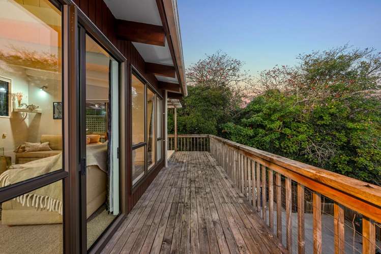 504 Beach Road Murrays Bay_16