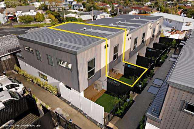 Newly built townhouse. Last one. Hot price!