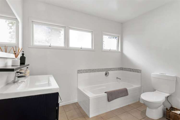 9 Garmons Way Castor Bay_21