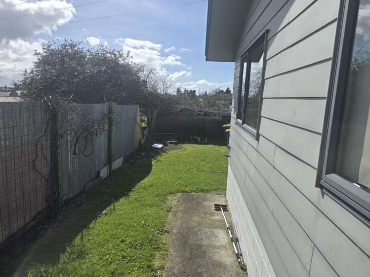 85A COBHAM CRESCENT Kelston_2