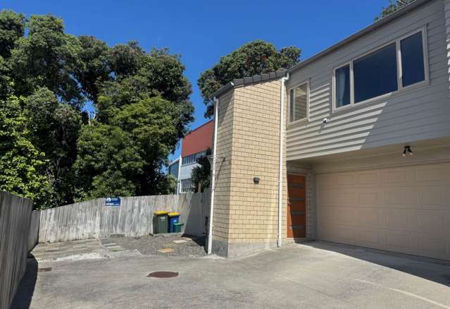 3 bedroom 2 bathroom in Totara Vale