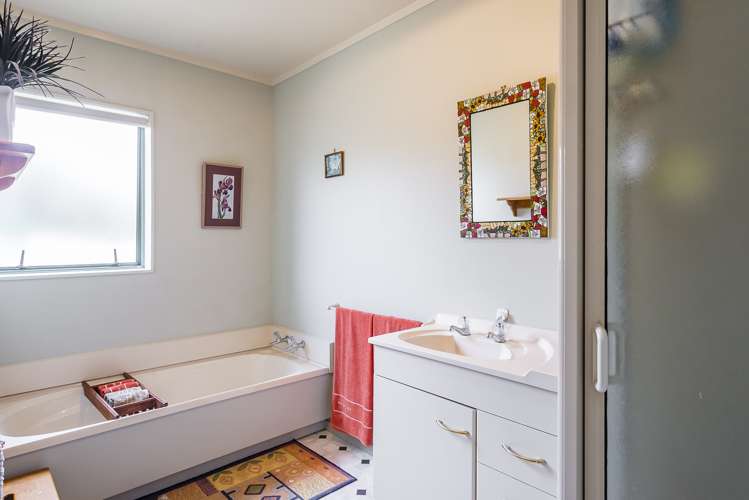 15 Beachwater Grove Paraparaumu Beach_13