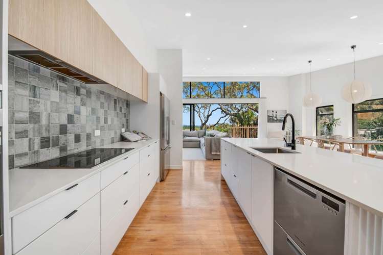 167 Motutara Road Muriwai_10