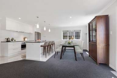 20 Regis Park Drive_4
