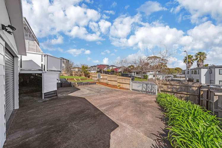 8 Malvina Place Bucklands Beach_34