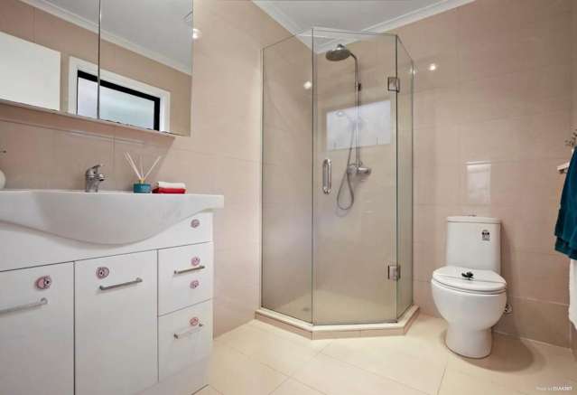 2/4 Sovereign Place Glenfield_2