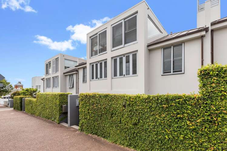 19d Saint Stephens Avenue_0