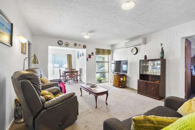 2-Bedroom Apartment with Pool, In Prime Location