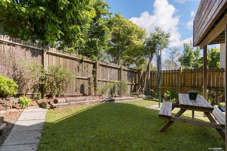 2/4 Mercury Lane Windsor Park_17