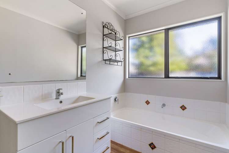 8 Kestrel Avenue Welcome Bay_15