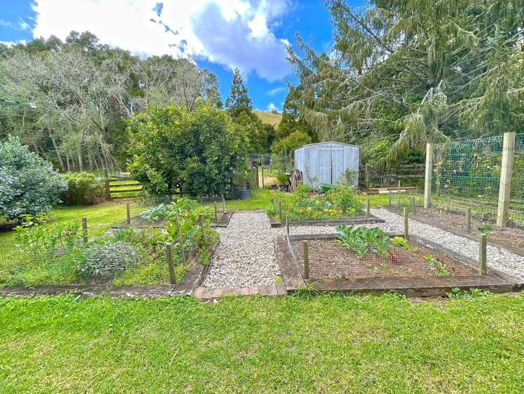 37 Charles Walton Road Maungatapere_18