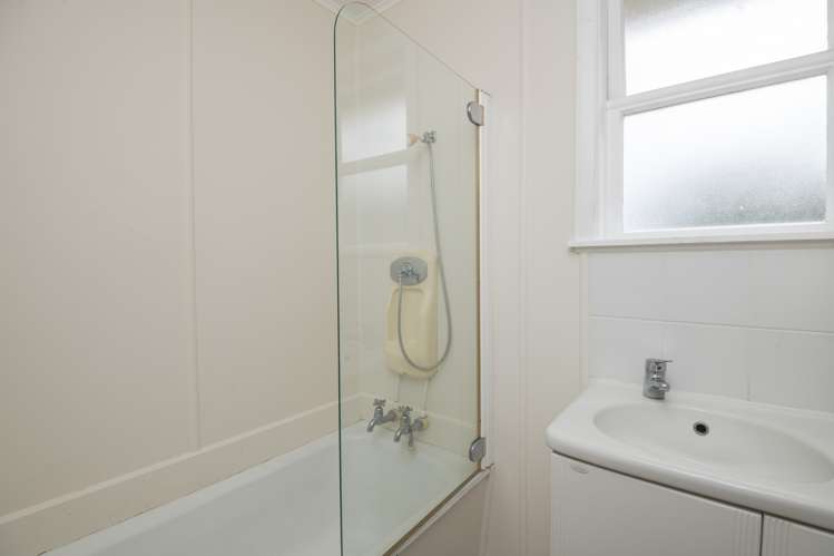 199 Helston Road Paparangi_16