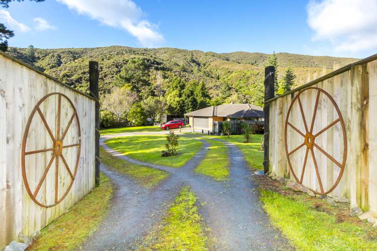 1845 State Highway 2 Kaitoke_23