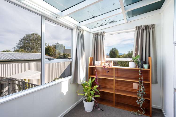 2/4 Challies Way Richmond_17