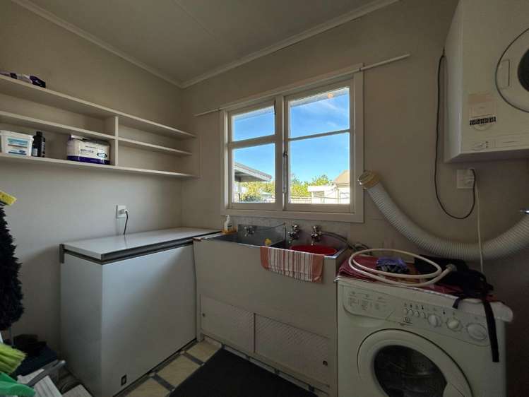 413 Collinge Road Mayfair_9