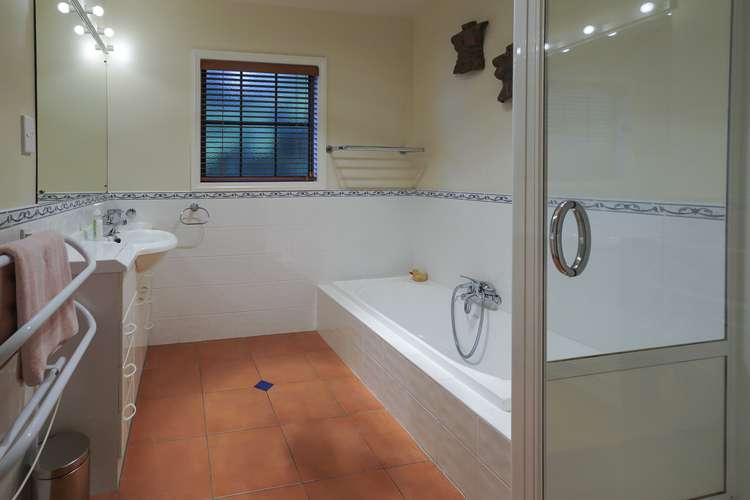 30 Chamari Close Titirangi_12